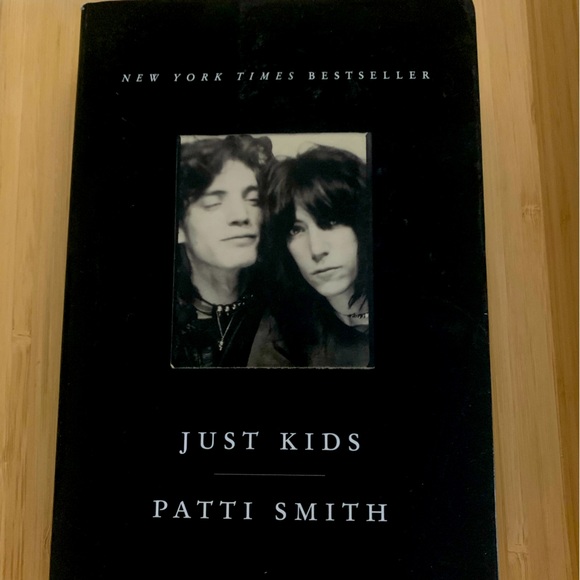 BOOK:
JUST KIDS
AUTHOR: PATTI SMITH (PAPERBACK) - Picture 1 of 1